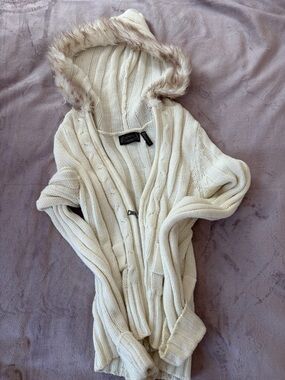 Faux-Fur Trim Cable Knit Hooded Cardigan in Cream